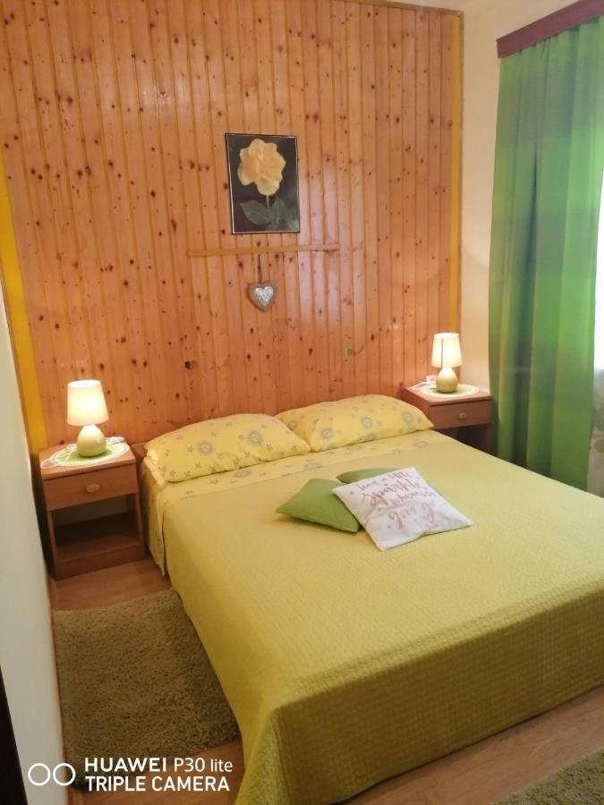 Apartmani Zute Račišće Buitenkant foto